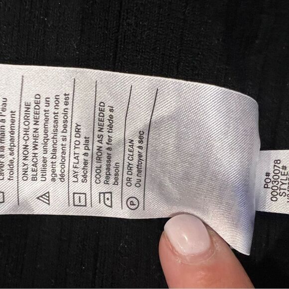 VINCE WOMEN'S ITALIAN COTTON-BLEND BUTTON V-NECK TANK TOP Size Medium | Black - Picture 9 of 10